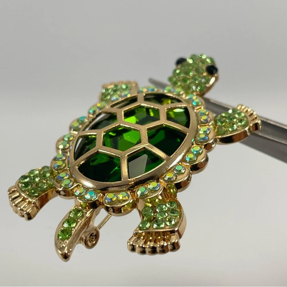 Gold Tone Green Rhinestone Jelly Belly Turtle Brooch Pin Vintage Look Classic